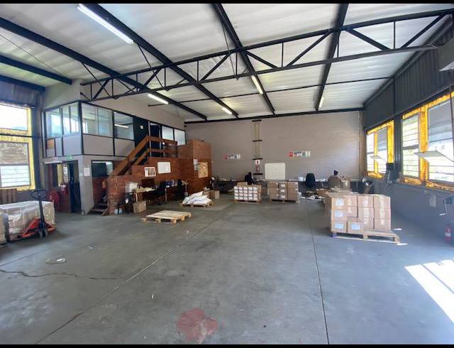 210M² WAREHOUSE TO LET IN BRIARDENE